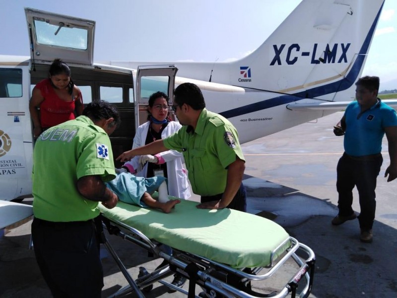 Trasladan en ambulancias aéreas a pacientes de Chiapas