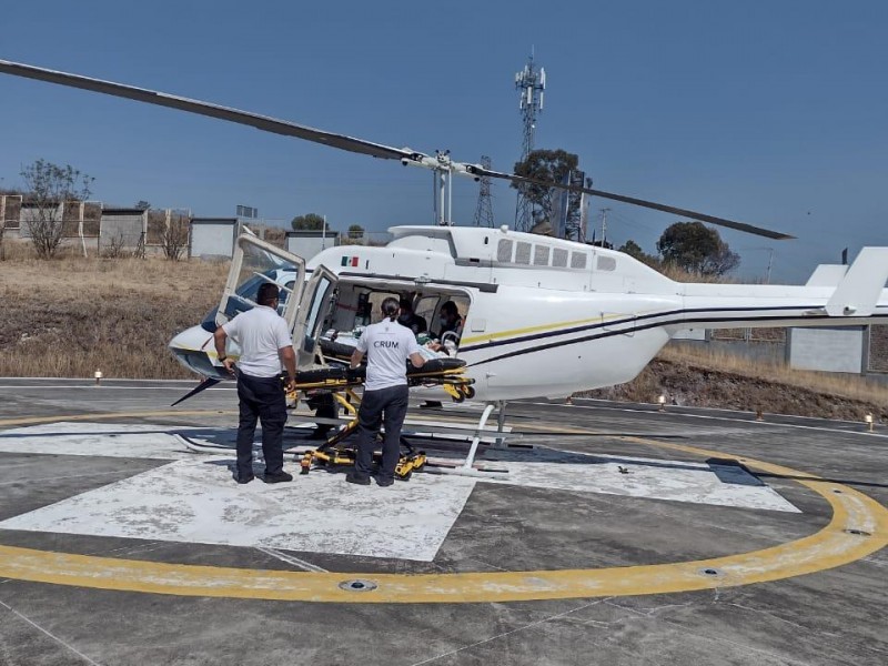 Trasladan vía aérea de emergencia a menor grave, tras accidente