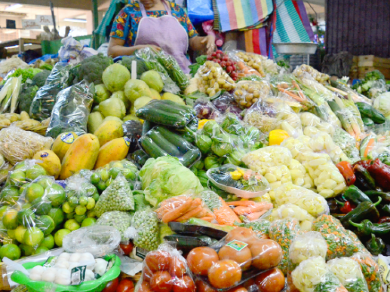 Trece productos de la canasta básica mantienen sus precios