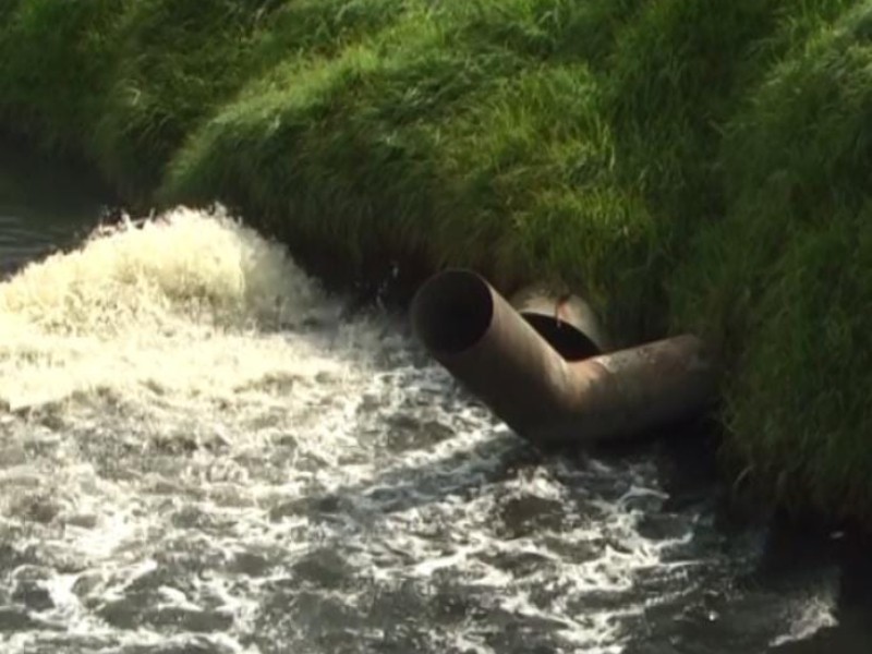 Treinta años de comisiones para rescatar el río Lerma y sigue muriendo