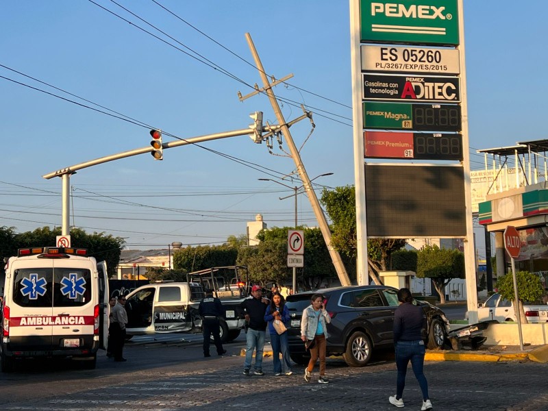 Tremendo encontronazo entre camioneta y patrulla