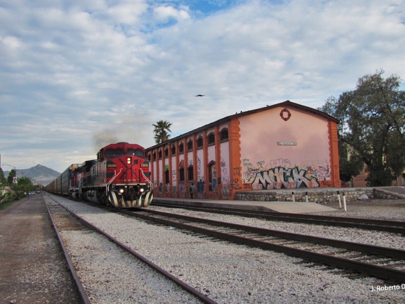 Tren amputa piernas de mujer migrante