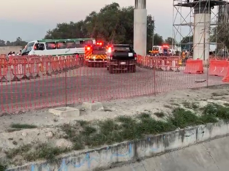 Tren embiste a camión en El Marqués, hay 18 heridos