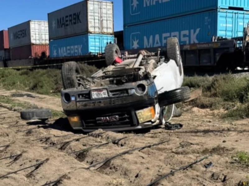 Tren embiste camioneta familiar en Esperanza; reportan un muerto y seis heridos