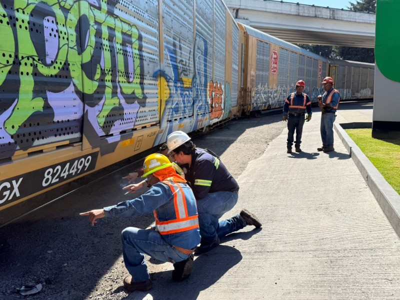 Tren se descarrila en Tollocan y Comonfort; Causa caos vial