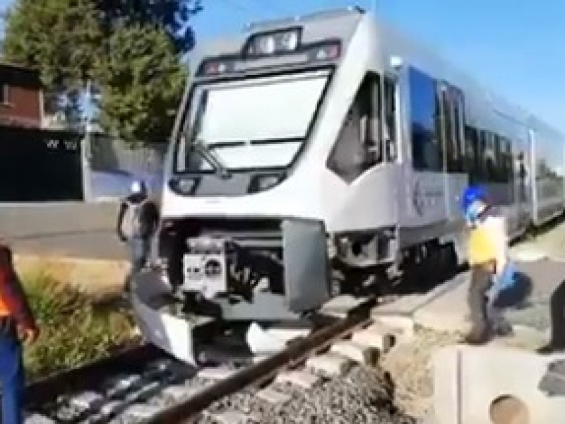 Tren Turístico choca contra automovilista