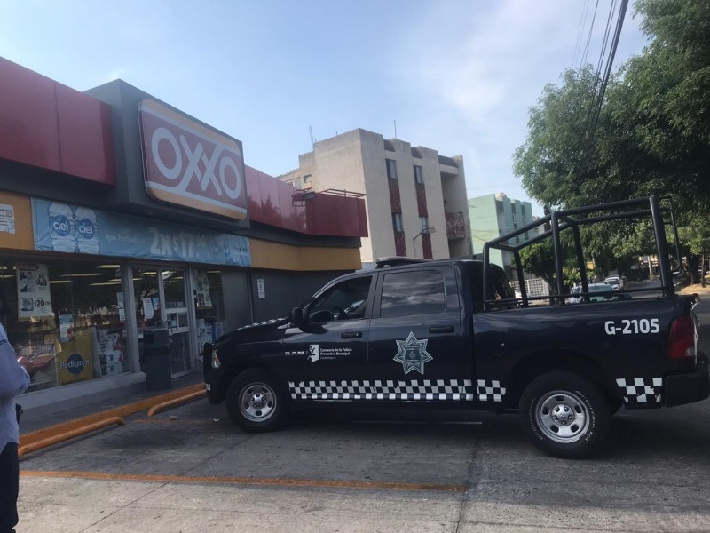 Tres detenidos por robo a negocio en Guadajara