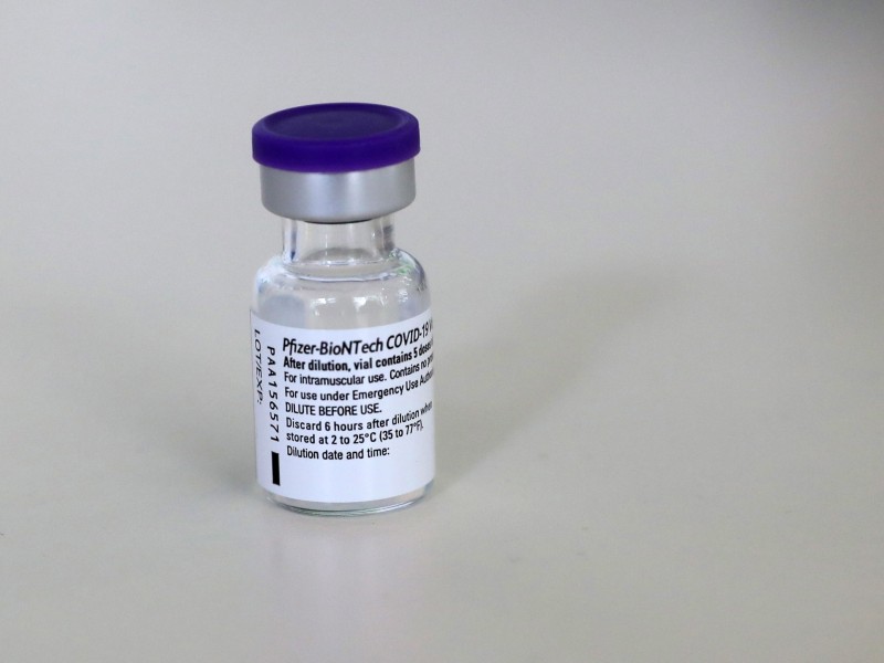 Tres dosis de Pfizer podrían neutralizar variante ómicron