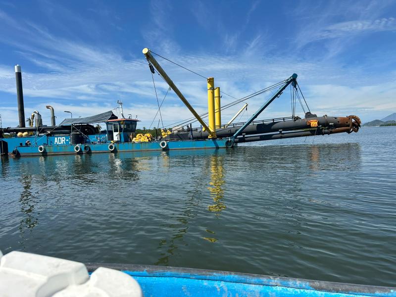 Tres dragas en la Laguna de Cuyutlán; exigen investigar posibles daños ambientales