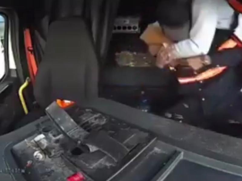 Tres hombres simulan ser trabajadores para robar tráiler de Coppel