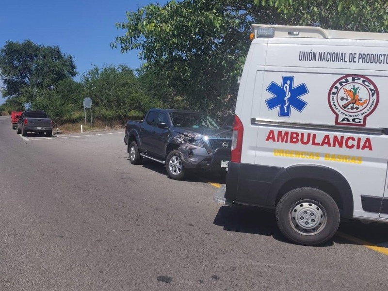 Tres lesionados por choque vehicular en carretera Cuauhtémoc-Buenavista