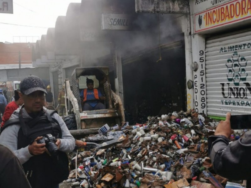 Dos locales de Central de Abastos incendiados