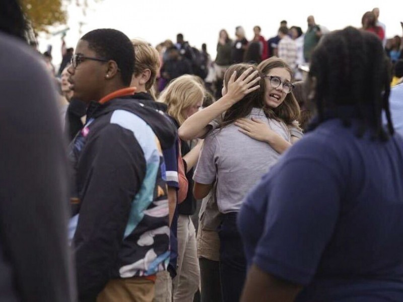 Tres muertos por tiroteo en secundaria de Missouri, EU