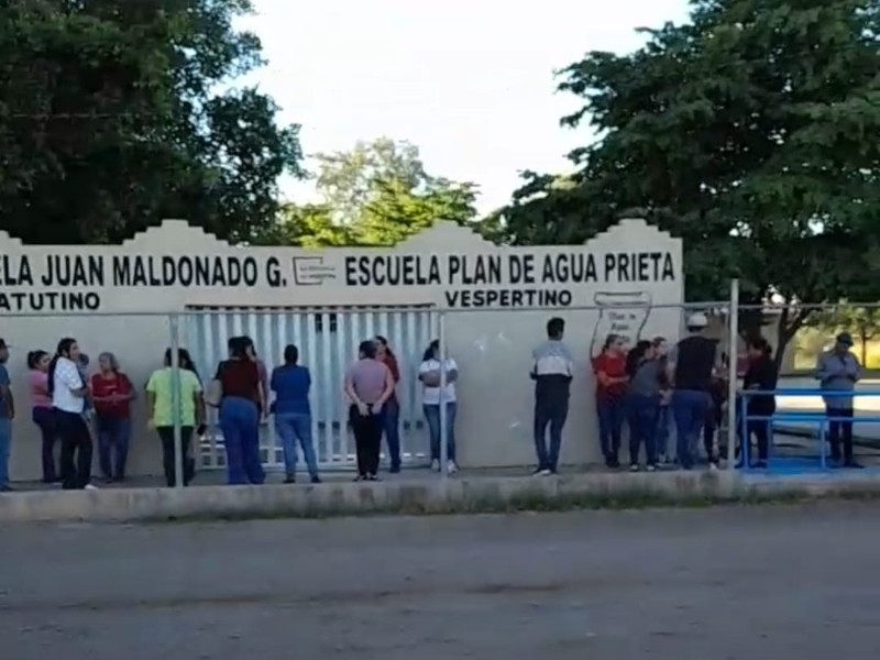 Tres niños con dengue desatan protesta en escuela de Obregón