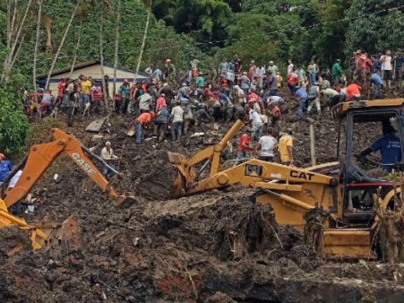 Tres niños muertos tras derrumbe en escuela de Antioquia