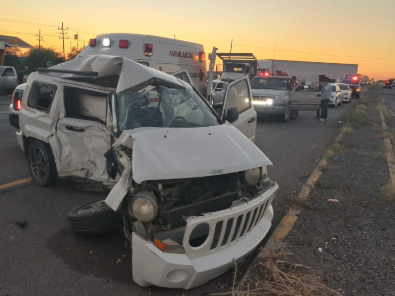 Tres personas resultaron lesionadas tras aparatoso choque en la Mexico-15