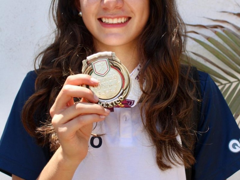 Triatleta queretana obtiene medalla de oro en Nayarit