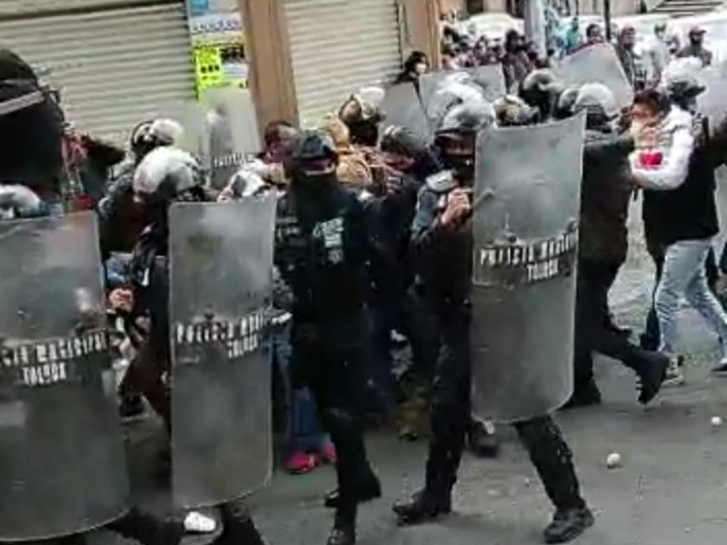 Trifulca de vendedores ambulantes en el centro de Toluca