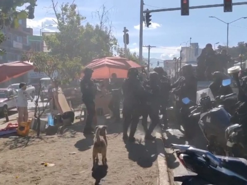 Trifulca entre comerciantes de pirotecnia y policías en Oaxaca