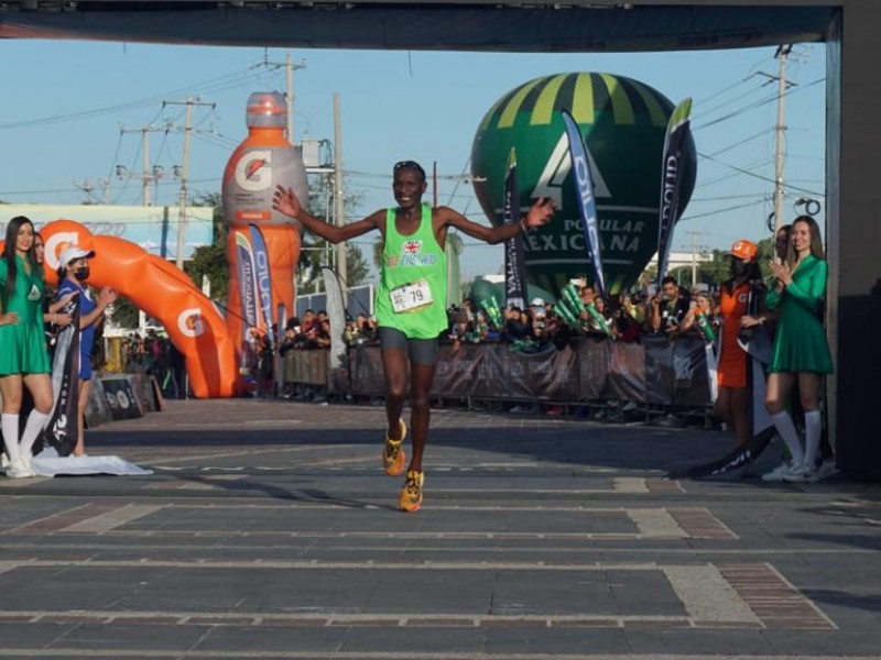 Triunfan corredores kenianos el Maratón León 2022