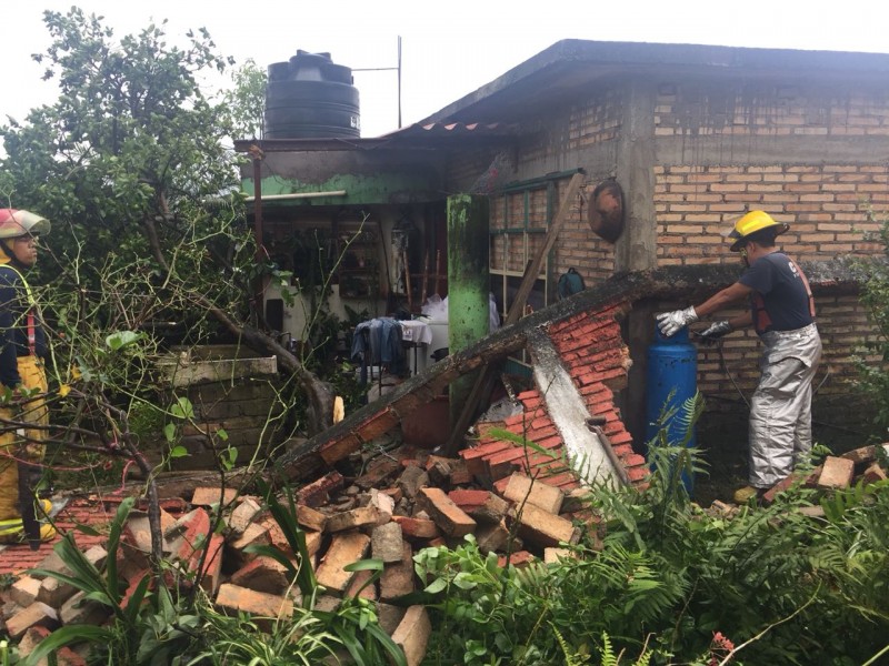 Tromba azotó el poblado de Pantanal en Xalisco