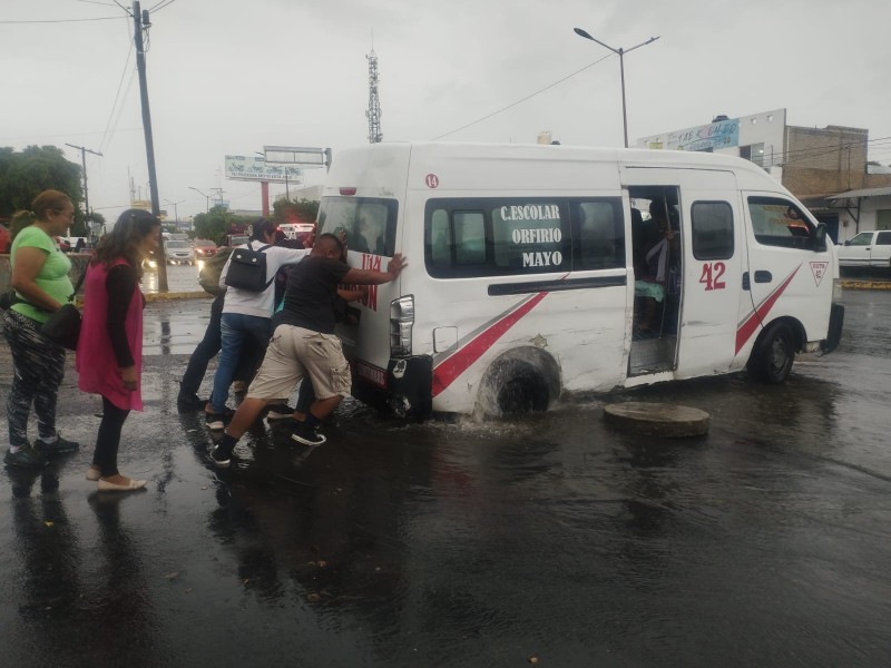 Tromba deja afectaciones en la ciudad 