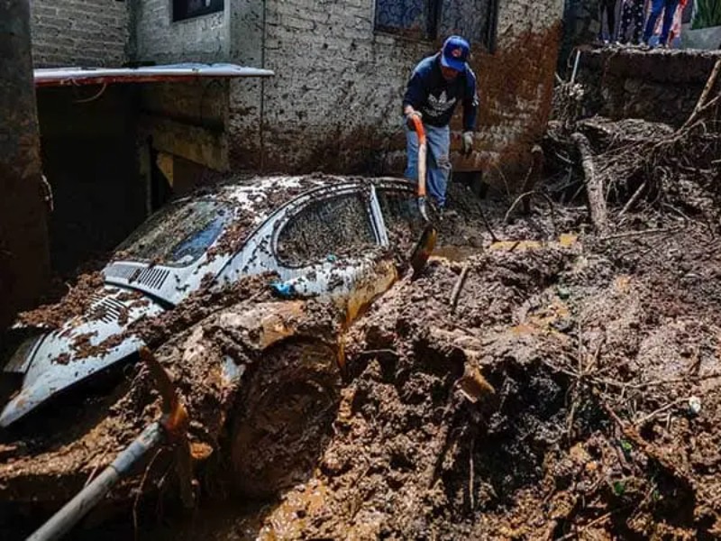 Tromba en CDMX deja saldo blanco; continúan labores de limpieza