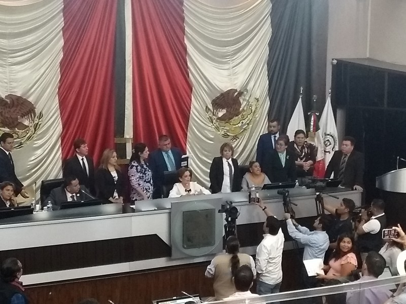 Truena Morena sesión del Congreso