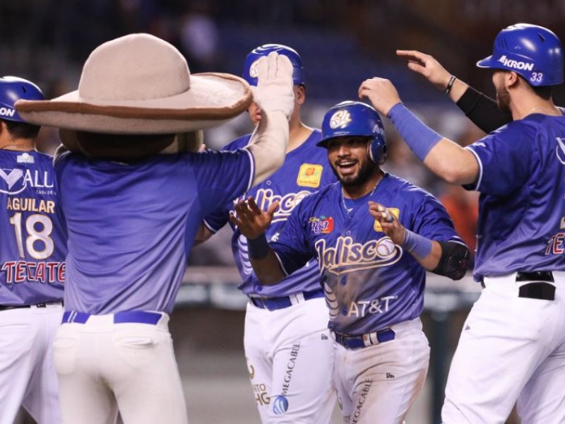 Truena ofensiva de Charros ante Sultanes