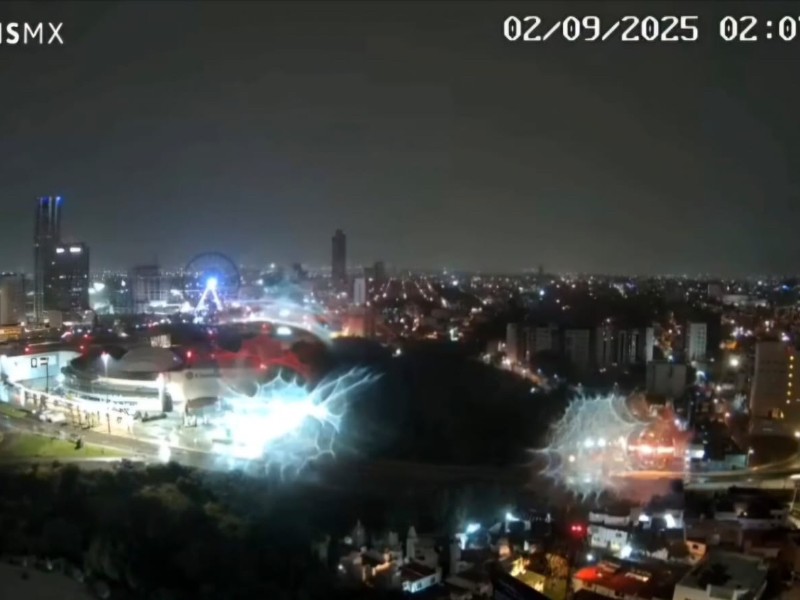 Trueno saca susto a poblanos durante la madrugada