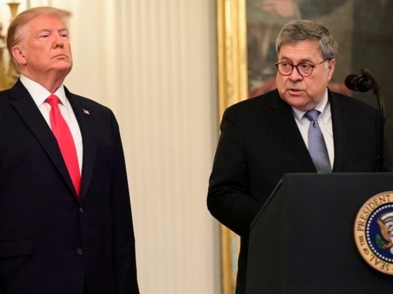 Trump arremete contra el Fiscal general William Barr