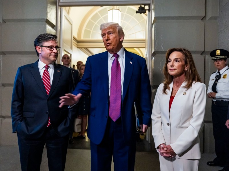 Trump busca aprobar plan fiscal antes del 4 de julio