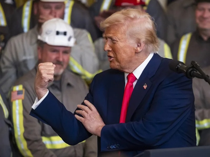 Trump firma órdenes para expandir la industria minera y carbón