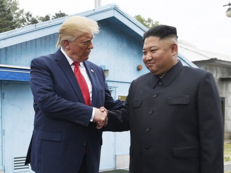 Trump hace visita histórica a Corea