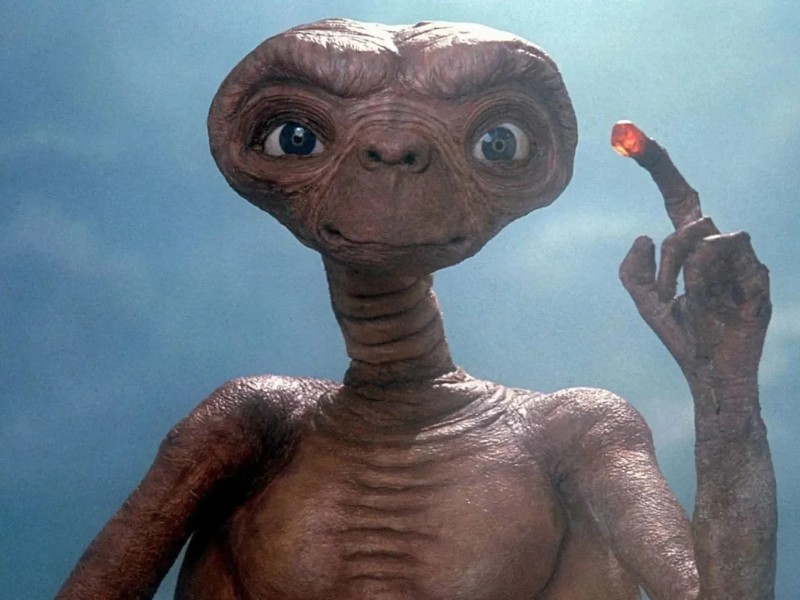 Trump lanza mensaje a migrantes con imagen de E.T.