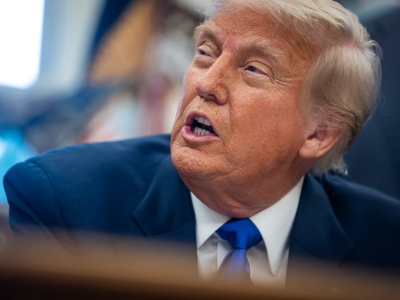 Trump llama a Putin y Zelenski para frenar la guerra