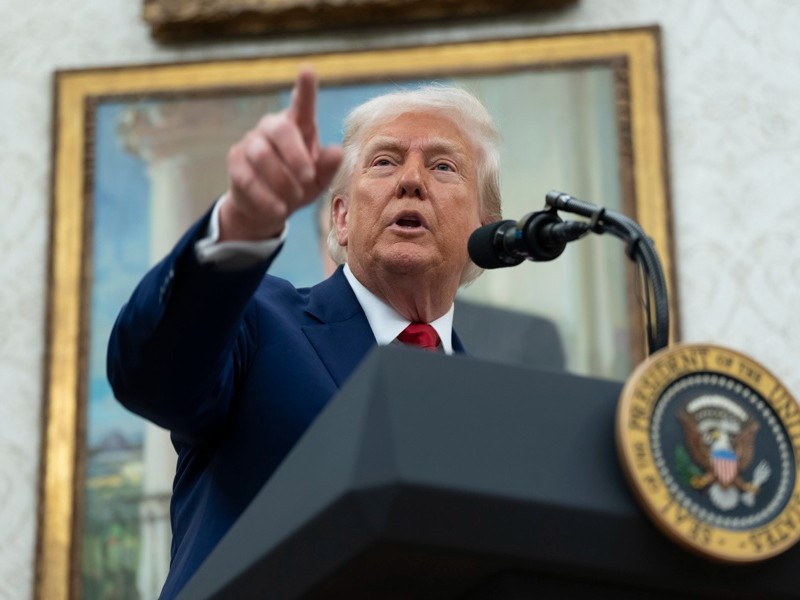 Trump niega acobardarse al aplazar aranceles internacionales