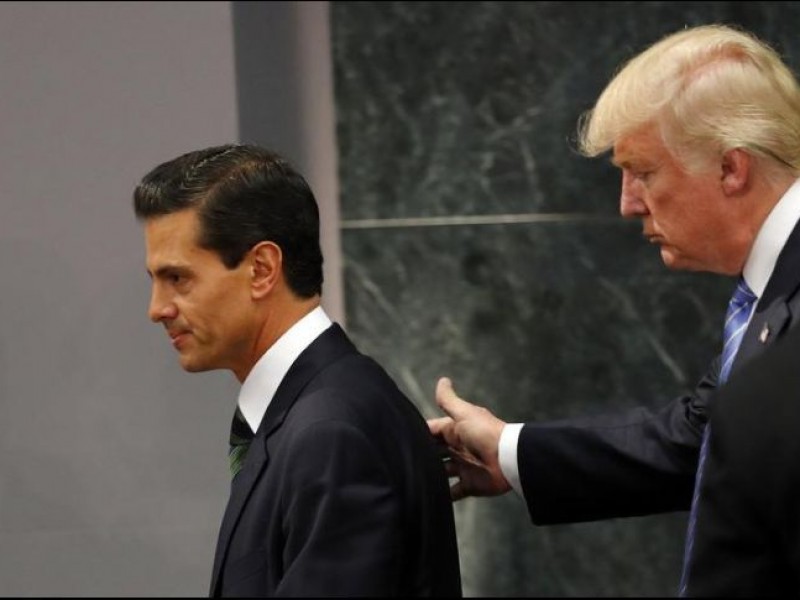 📹 Trump tuitea y México obedece