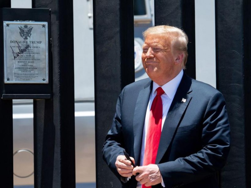Trump visita la frontera México-EU y critica a Biden