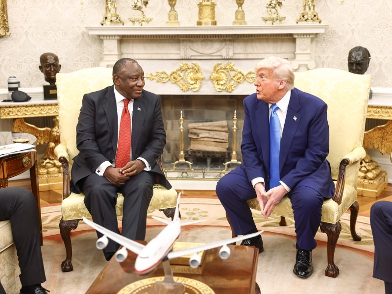 Trump y presidente sudafricano discuten sobre supuesto genocidio a blancos