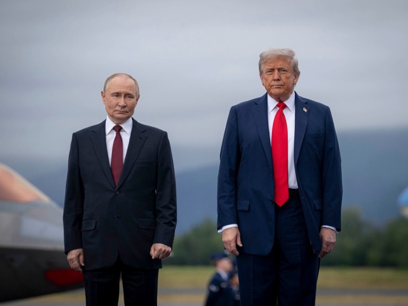 Trump y Putin se reúnen en Alaska sin acuerdo de paz