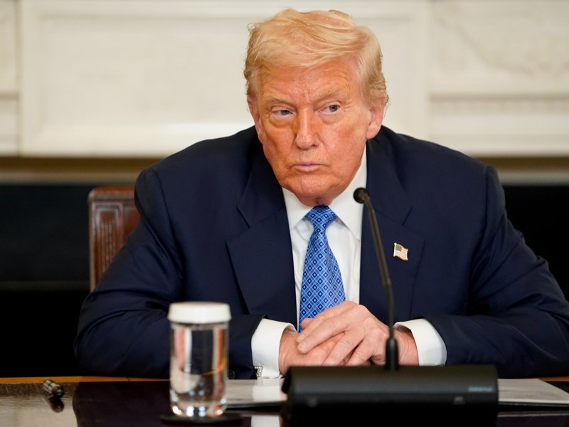 Trump y Putin se reunirán para negociar alto al fuego