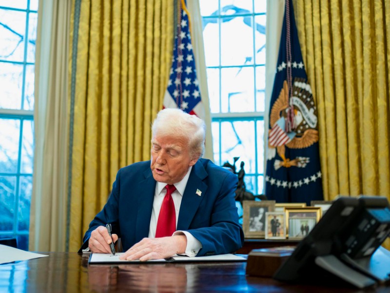 Trump y Trudeau hablaron luego de anunció sobre aranceles