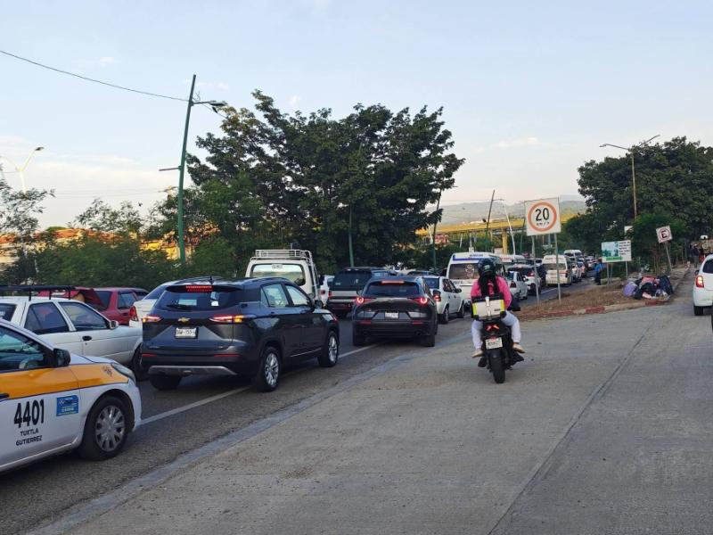 Tráfico en Tuxtla hace perder más de 5 mil pesos a capitalinos