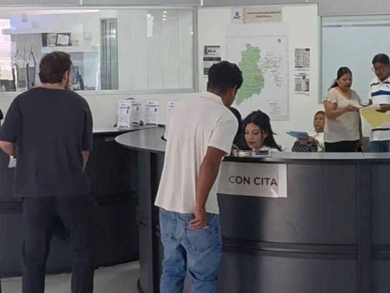 Trámites del Servicio de Administración Tributaria se prolongan al acudir a oficinas