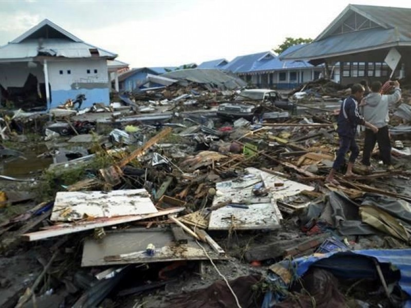 Tsunami en Indonesia deja 384 muertos