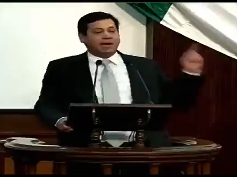 Tunden a Miguel Riquelme en Congreso de Coahuila