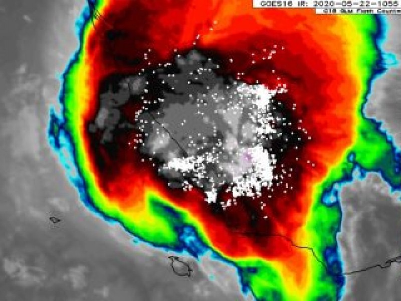 Turbonada y supercelda afecta 16 municipios en Veracruz: PC