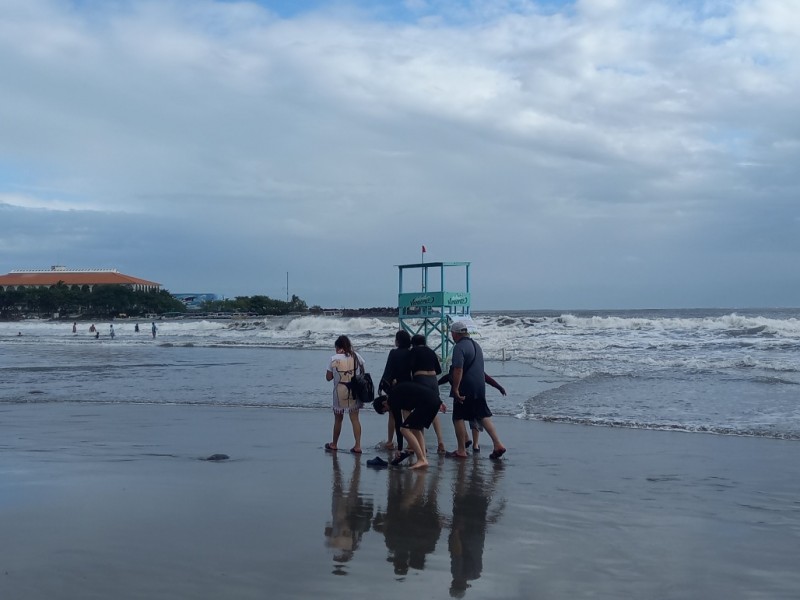 Turistas arriban a playas de Veracruz pese a norte