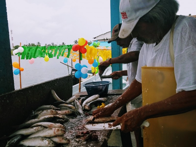 Turistas benefician económicamente a pescaderías y marisquerías